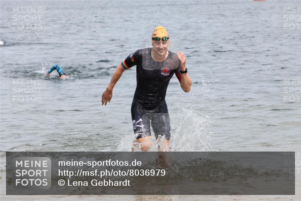 21.06.2025 - 27. Vierlanden-Triathlon Lena Gebhardt http://msf.ph/oto/8036979 15.06.2025 12:02:55 Schwimmen 999, 1003 meine-sportfotos.de