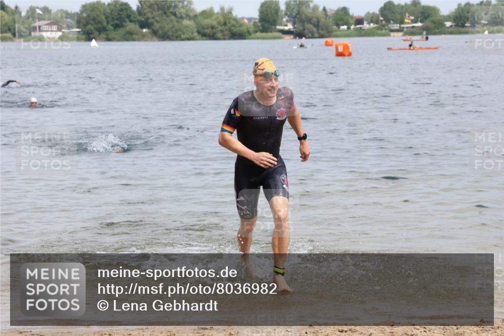 21.06.2025 - 27. Vierlanden-Triathlon Lena Gebhardt http://msf.ph/oto/8036982 15.06.2025 12:02:55 Schwimmen 999, 1003 meine-sportfotos.de