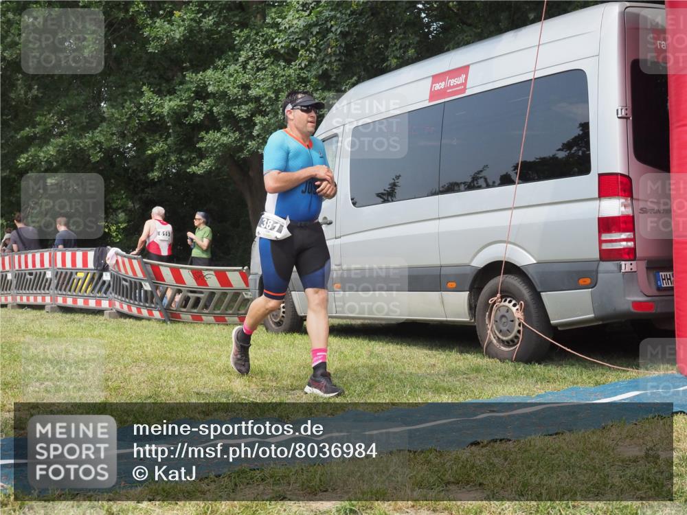 15.06.2025 - 27. Vierlanden-Triathlon KatJ http://msf.ph/oto/8036984 15.06.2025 11:26:37 Schwimmen  meine-sportfotos.de