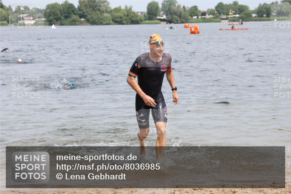 21.06.2025 - 27. Vierlanden-Triathlon Lena Gebhardt http://msf.ph/oto/8036985 15.06.2025 12:02:55 Schwimmen 999, 1003 meine-sportfotos.de