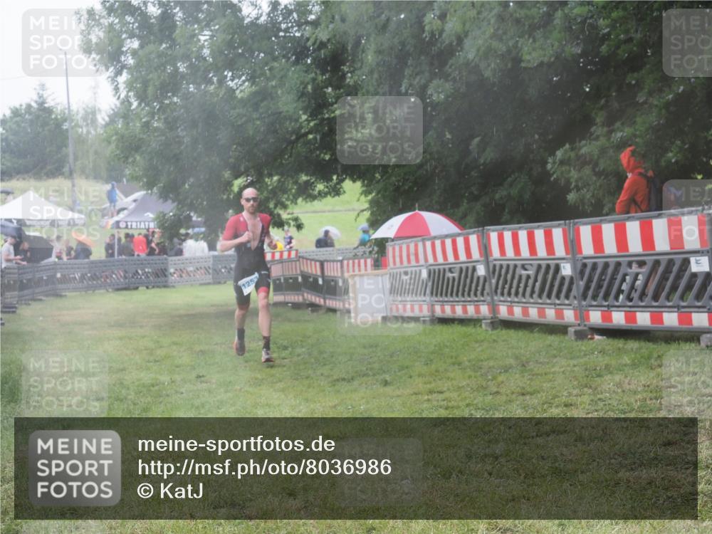21.06.2025 - 27. Vierlanden-Triathlon KatJ http://msf.ph/oto/8036986 15.06.2025 14:16:14 Ziel 1253 meine-sportfotos.de