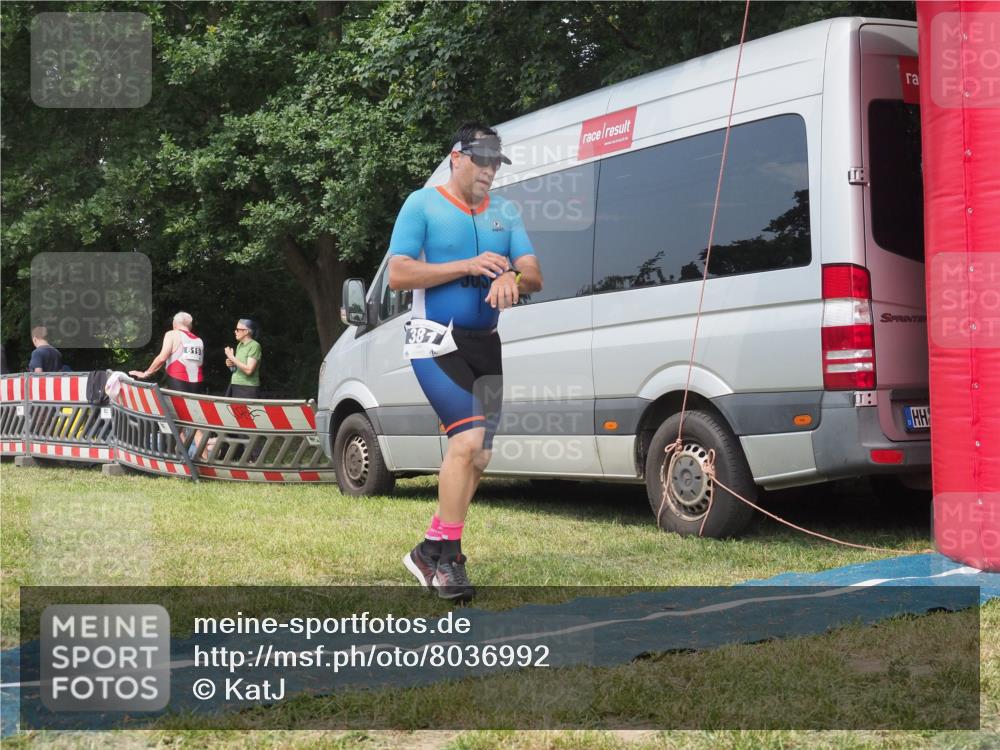 15.06.2025 - 27. Vierlanden-Triathlon KatJ http://msf.ph/oto/8036992 15.06.2025 11:26:37 Schwimmen  meine-sportfotos.de