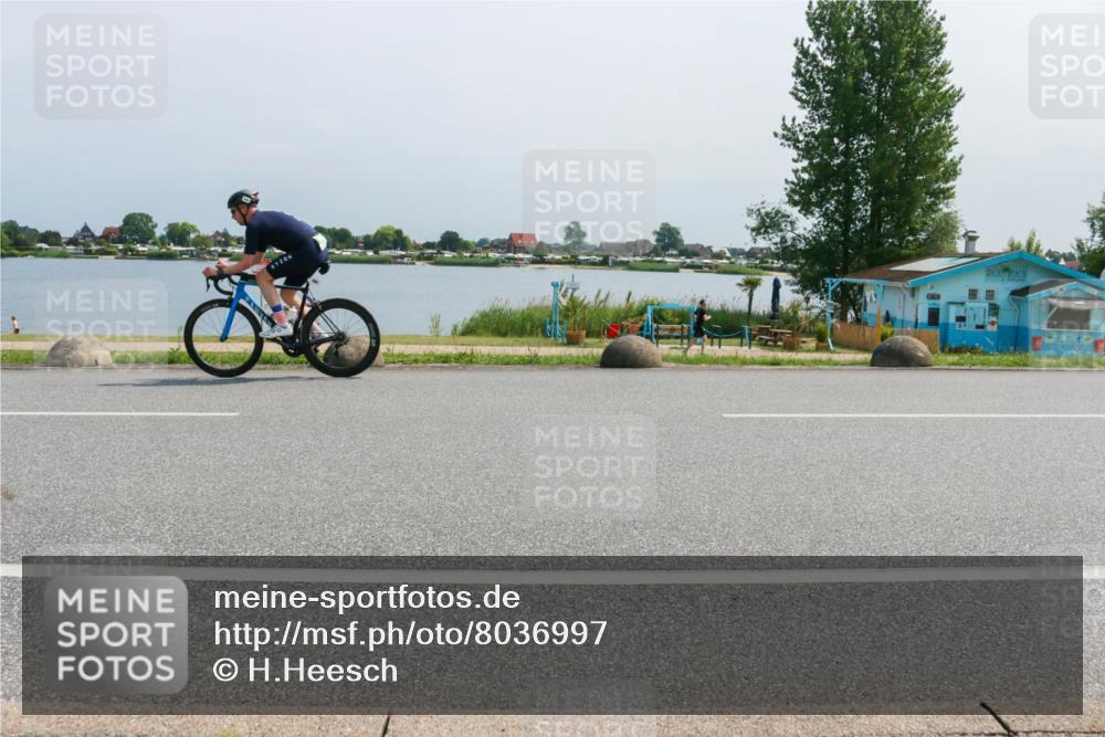 21.06.2025 - 27. Vierlanden-Triathlon H.Heesch http://msf.ph/oto/8036997 15.06.2025 11:47:07 Radfahren 647, 696, 710, 722, 734, 763, 831 meine-sportfotos.de