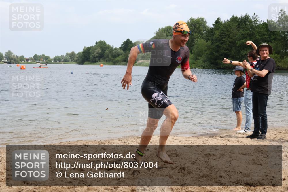 21.06.2025 - 27. Vierlanden-Triathlon Lena Gebhardt http://msf.ph/oto/8037004 15.06.2025 12:02:58 Schwimmen 999, 1003 meine-sportfotos.de