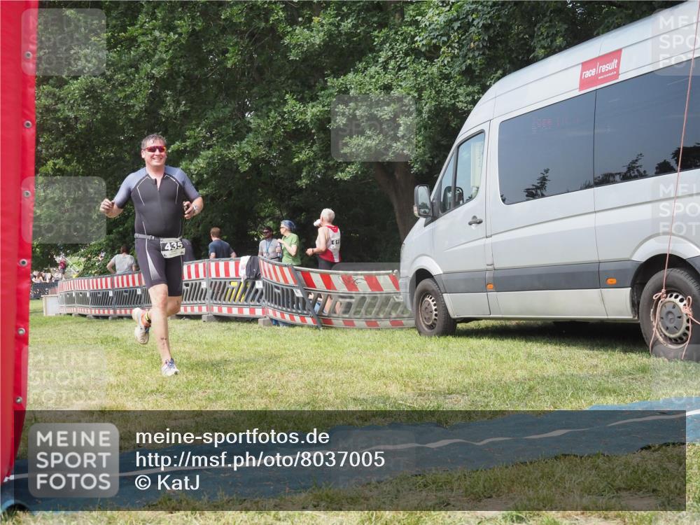 15.06.2025 - 27. Vierlanden-Triathlon KatJ http://msf.ph/oto/8037005 15.06.2025 11:26:48 Schwimmen 900 meine-sportfotos.de