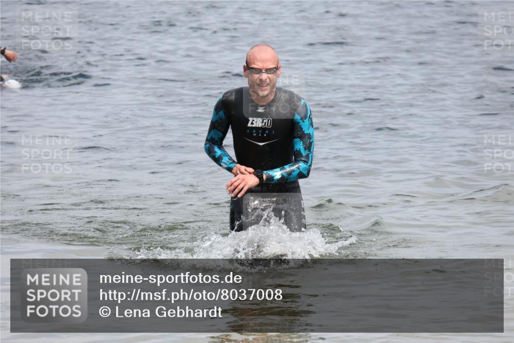 21.06.2025 - 27. Vierlanden-Triathlon Lena Gebhardt http://msf.ph/oto/8037008 15.06.2025 12:03:06 Schwimmen 999, 1002 meine-sportfotos.de