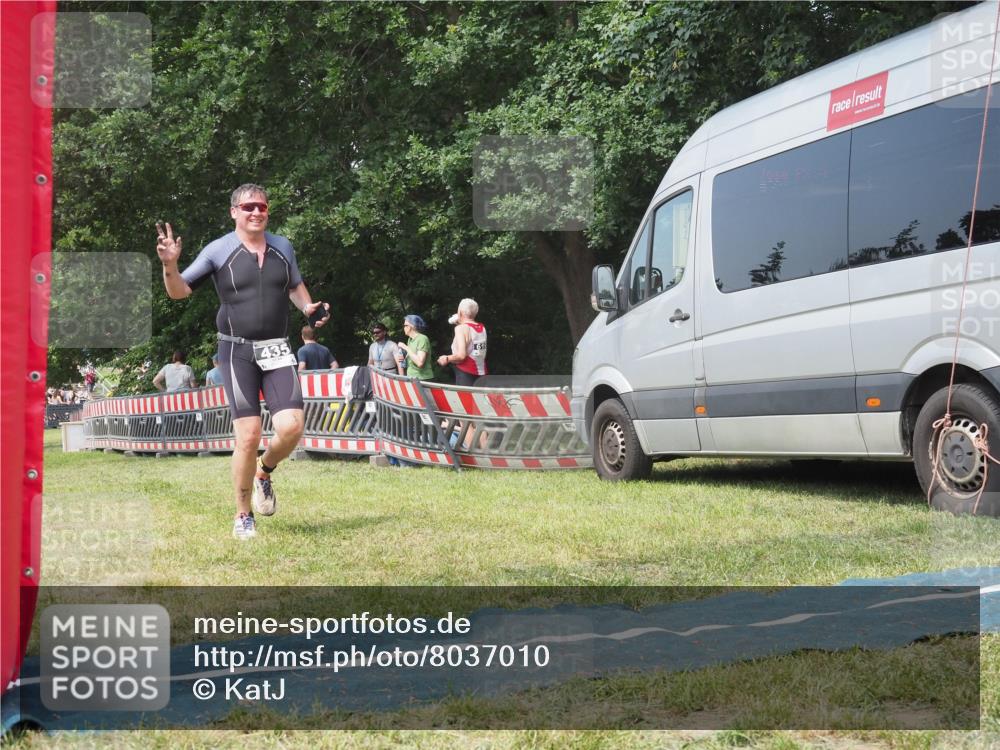 15.06.2025 - 27. Vierlanden-Triathlon KatJ http://msf.ph/oto/8037010 15.06.2025 11:26:48 Schwimmen 900 meine-sportfotos.de