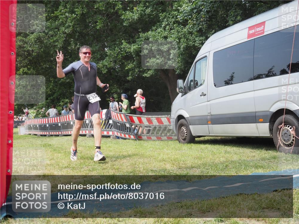 15.06.2025 - 27. Vierlanden-Triathlon KatJ http://msf.ph/oto/8037016 15.06.2025 11:26:48 Schwimmen 900 meine-sportfotos.de