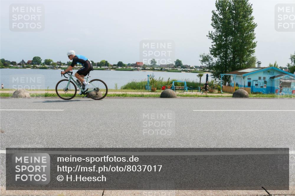 21.06.2025 - 27. Vierlanden-Triathlon H.Heesch http://msf.ph/oto/8037017 15.06.2025 11:47:07 Radfahren 647, 696, 710, 722, 734, 763, 831 meine-sportfotos.de