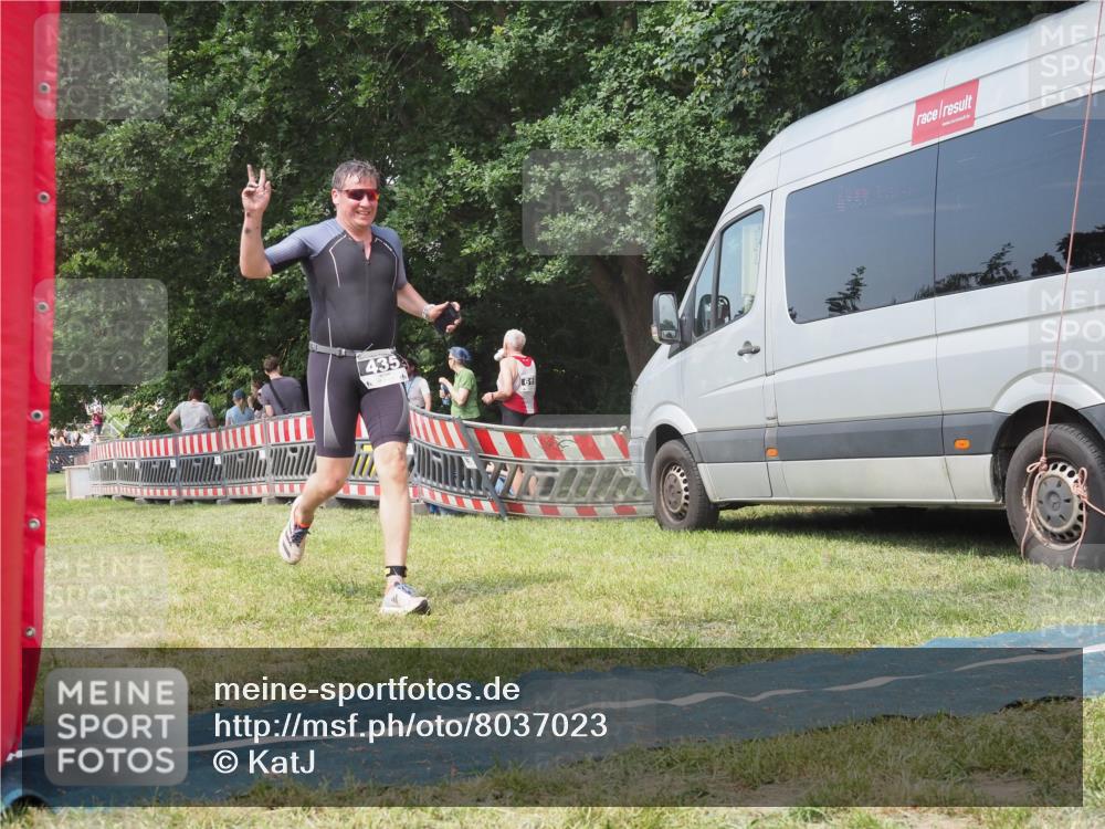 15.06.2025 - 27. Vierlanden-Triathlon KatJ http://msf.ph/oto/8037023 15.06.2025 11:26:48 Schwimmen 900 meine-sportfotos.de