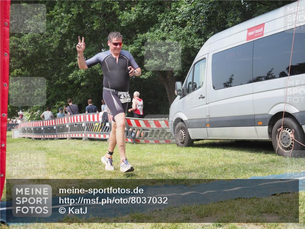 15.06.2025 - 27. Vierlanden-Triathlon KatJ http://msf.ph/oto/8037032 15.06.2025 11:26:48 Schwimmen 900 meine-sportfotos.de