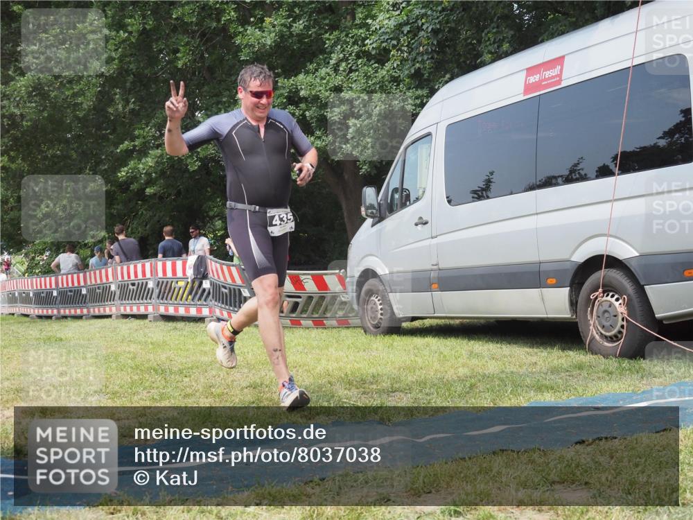 15.06.2025 - 27. Vierlanden-Triathlon KatJ http://msf.ph/oto/8037038 15.06.2025 11:26:49 Schwimmen 900 meine-sportfotos.de