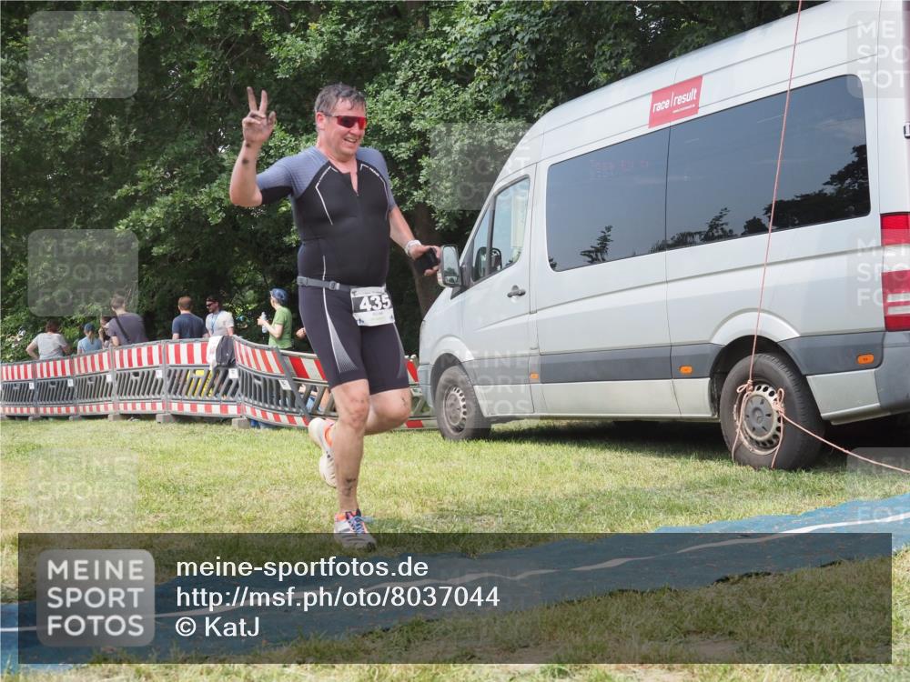 15.06.2025 - 27. Vierlanden-Triathlon KatJ http://msf.ph/oto/8037044 15.06.2025 11:26:49 Schwimmen 900 meine-sportfotos.de