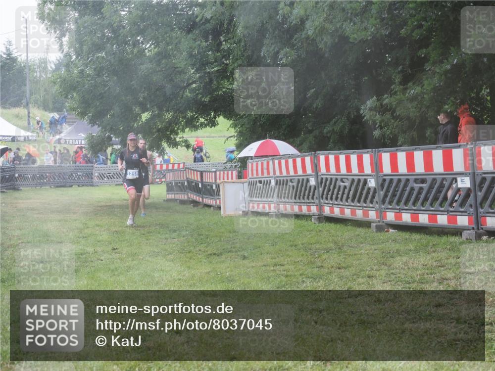 21.06.2025 - 27. Vierlanden-Triathlon KatJ http://msf.ph/oto/8037045 15.06.2025 14:17:12 Ziel 1218, 1269 meine-sportfotos.de