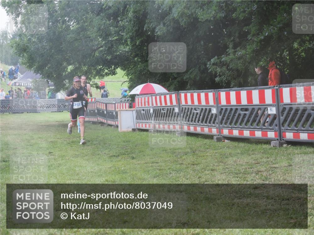 21.06.2025 - 27. Vierlanden-Triathlon KatJ http://msf.ph/oto/8037049 15.06.2025 14:17:13 Ziel 1218, 1269 meine-sportfotos.de