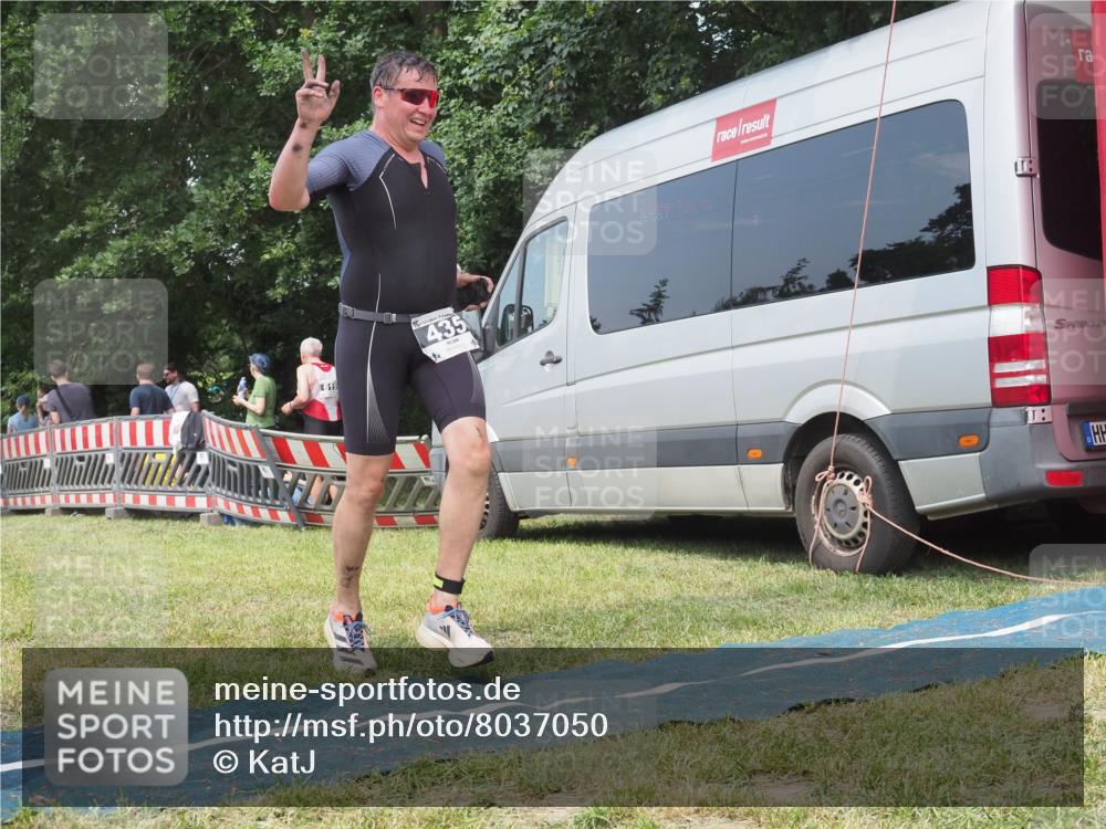 15.06.2025 - 27. Vierlanden-Triathlon KatJ http://msf.ph/oto/8037050 15.06.2025 11:26:49 Schwimmen 900 meine-sportfotos.de