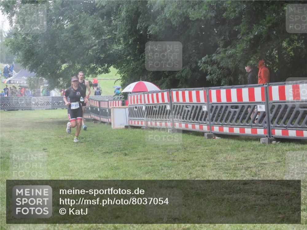 21.06.2025 - 27. Vierlanden-Triathlon KatJ http://msf.ph/oto/8037054 15.06.2025 14:17:13 Ziel 1218, 1269 meine-sportfotos.de