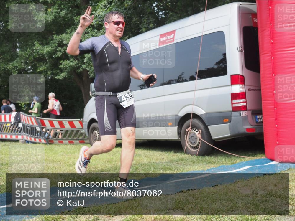 15.06.2025 - 27. Vierlanden-Triathlon KatJ http://msf.ph/oto/8037062 15.06.2025 11:26:49 Schwimmen 900 meine-sportfotos.de