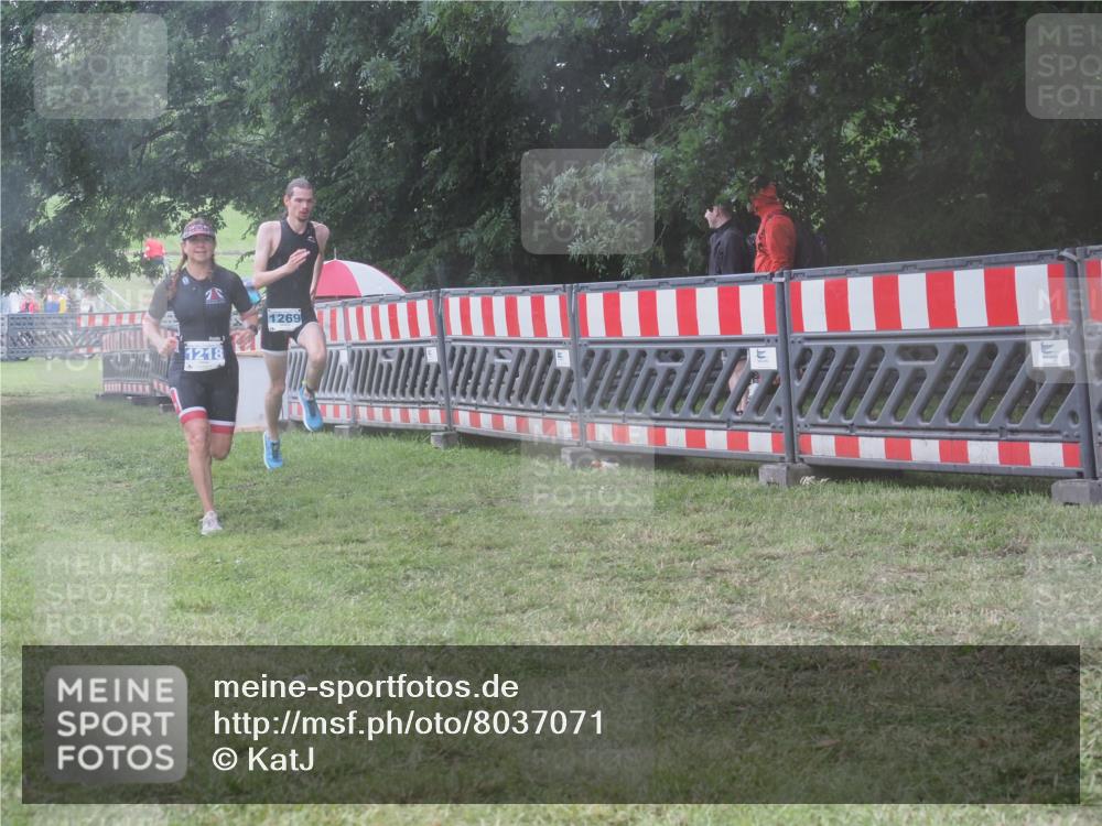 21.06.2025 - 27. Vierlanden-Triathlon KatJ http://msf.ph/oto/8037071 15.06.2025 14:17:14 Ziel 1218, 1269 meine-sportfotos.de