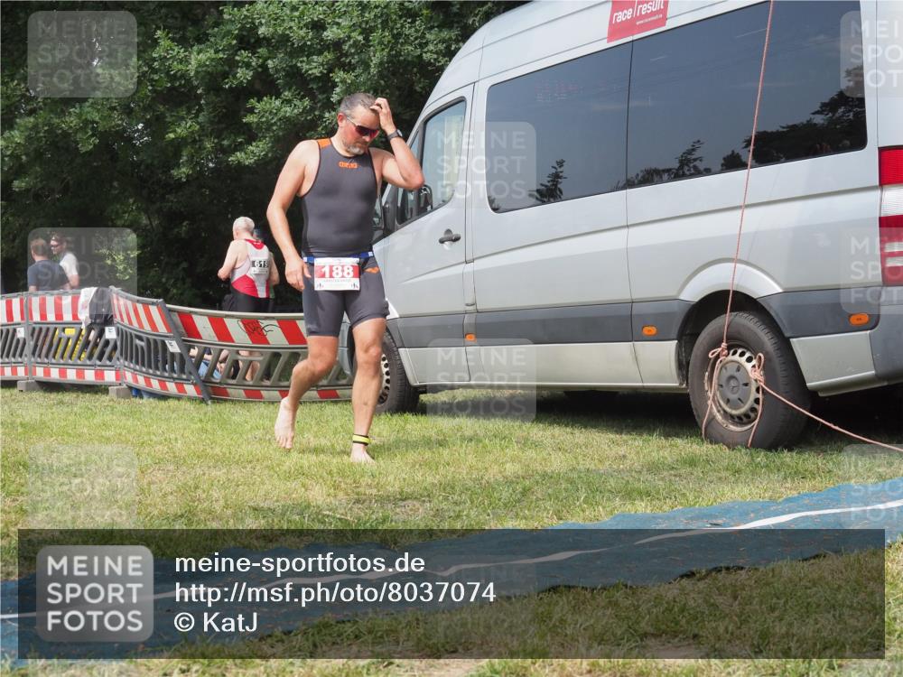 15.06.2025 - 27. Vierlanden-Triathlon KatJ http://msf.ph/oto/8037074 15.06.2025 11:26:59 Schwimmen 900 meine-sportfotos.de