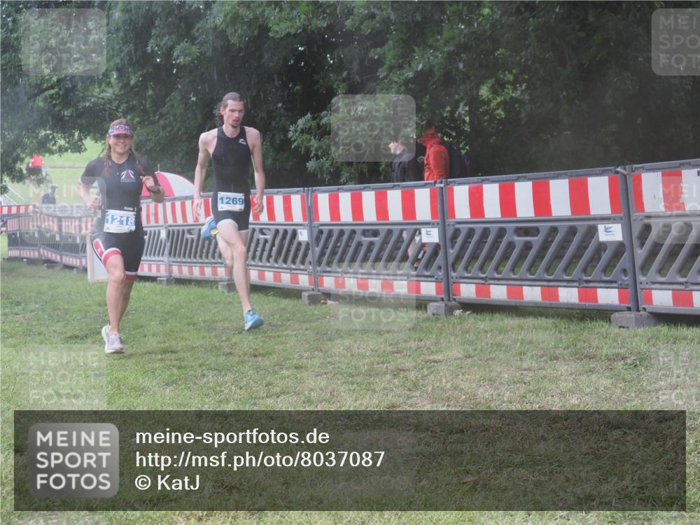 21.06.2025 - 27. Vierlanden-Triathlon KatJ http://msf.ph/oto/8037087 15.06.2025 14:17:14 Ziel 1218, 1269 meine-sportfotos.de