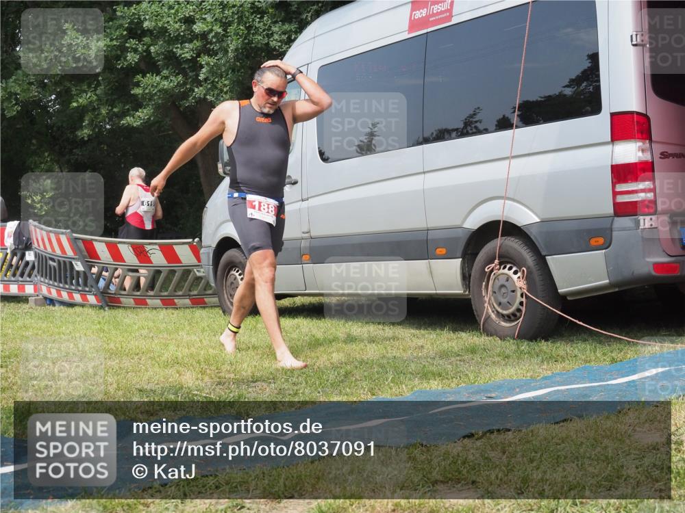 15.06.2025 - 27. Vierlanden-Triathlon KatJ http://msf.ph/oto/8037091 15.06.2025 11:26:59 Schwimmen 900 meine-sportfotos.de
