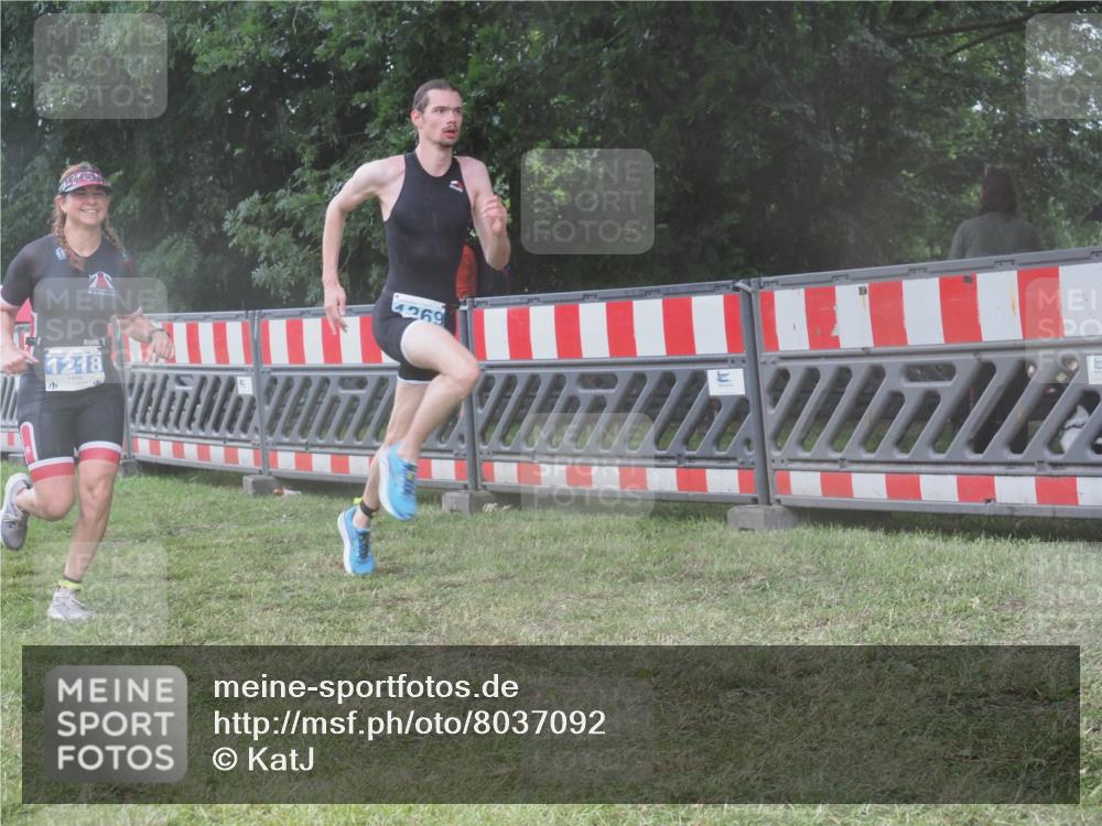 21.06.2025 - 27. Vierlanden-Triathlon KatJ http://msf.ph/oto/8037092 15.06.2025 14:17:15 Ziel 1218, 1269 meine-sportfotos.de