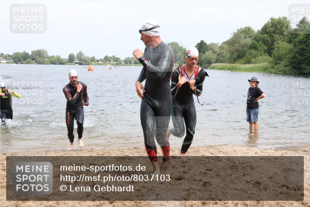 21.06.2025 - 27. Vierlanden-Triathlon Lena Gebhardt http://msf.ph/oto/8037103 15.06.2025 12:03:28 Schwimmen 1004, 1005, 1006, 1007, 1008 meine-sportfotos.de