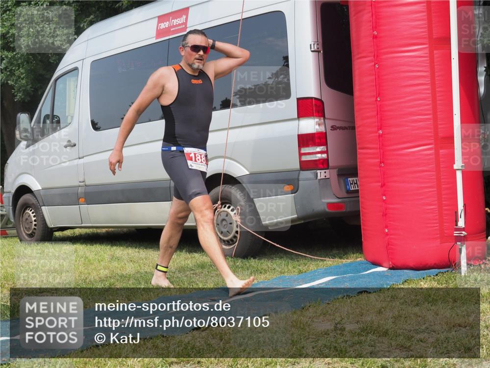 15.06.2025 - 27. Vierlanden-Triathlon KatJ http://msf.ph/oto/8037105 15.06.2025 11:27:00 Schwimmen 900 meine-sportfotos.de