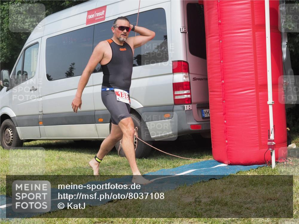15.06.2025 - 27. Vierlanden-Triathlon KatJ http://msf.ph/oto/8037108 15.06.2025 11:27:00 Schwimmen 900 meine-sportfotos.de