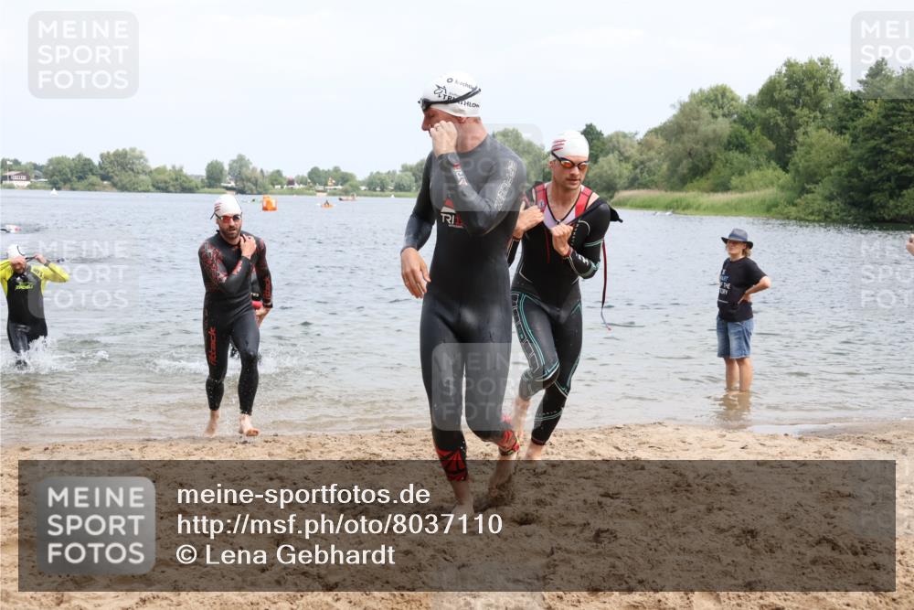 21.06.2025 - 27. Vierlanden-Triathlon Lena Gebhardt http://msf.ph/oto/8037110 15.06.2025 12:03:28 Schwimmen 1004, 1005, 1006, 1007, 1008 meine-sportfotos.de