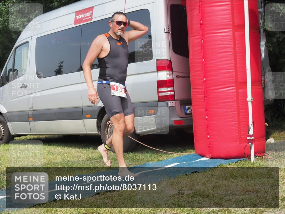 15.06.2025 - 27. Vierlanden-Triathlon KatJ http://msf.ph/oto/8037113 15.06.2025 11:27:00 Schwimmen 900 meine-sportfotos.de