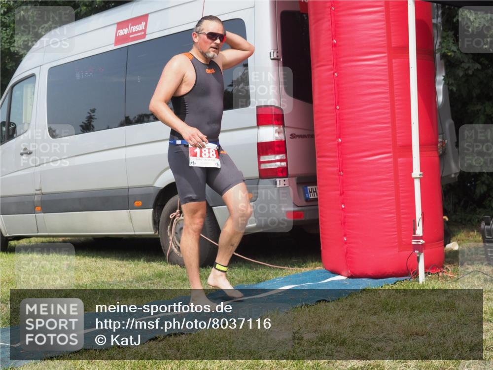 15.06.2025 - 27. Vierlanden-Triathlon KatJ http://msf.ph/oto/8037116 15.06.2025 11:27:00 Schwimmen 900 meine-sportfotos.de