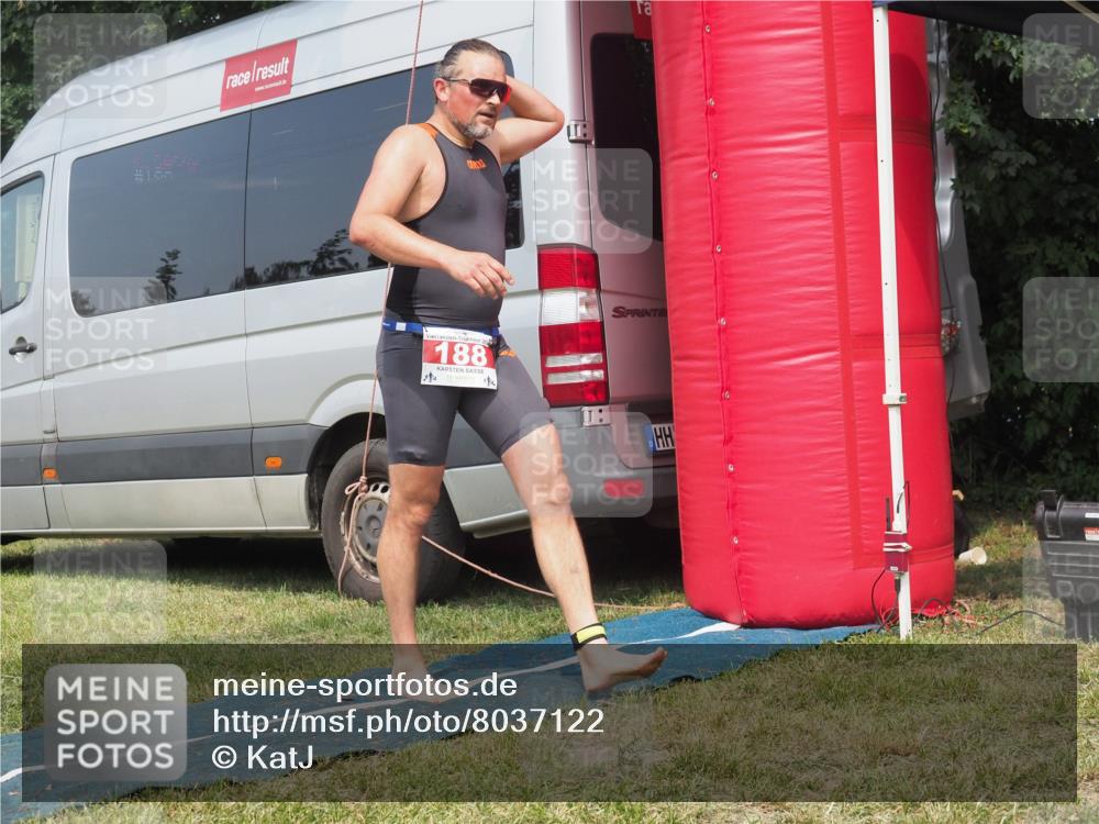 15.06.2025 - 27. Vierlanden-Triathlon KatJ http://msf.ph/oto/8037122 15.06.2025 11:27:01 Schwimmen 900 meine-sportfotos.de