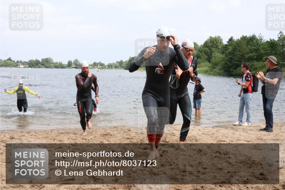 21.06.2025 - 27. Vierlanden-Triathlon Lena Gebhardt http://msf.ph/oto/8037123 15.06.2025 12:03:28 Schwimmen 1004, 1005, 1006, 1007, 1008 meine-sportfotos.de