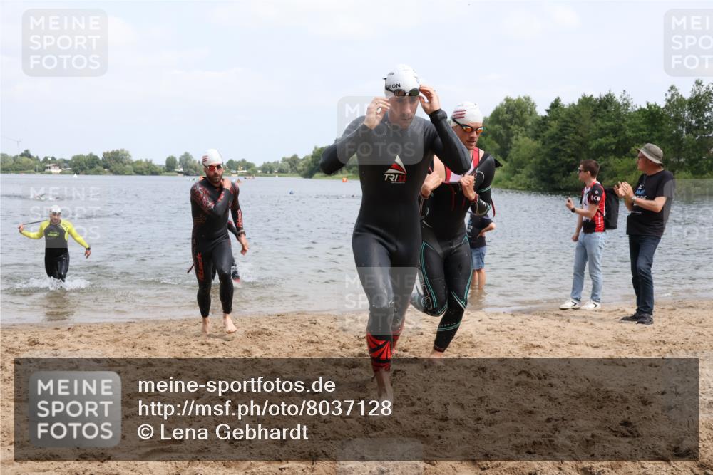 21.06.2025 - 27. Vierlanden-Triathlon Lena Gebhardt http://msf.ph/oto/8037128 15.06.2025 12:03:28 Schwimmen 1004, 1005, 1006, 1007, 1008 meine-sportfotos.de