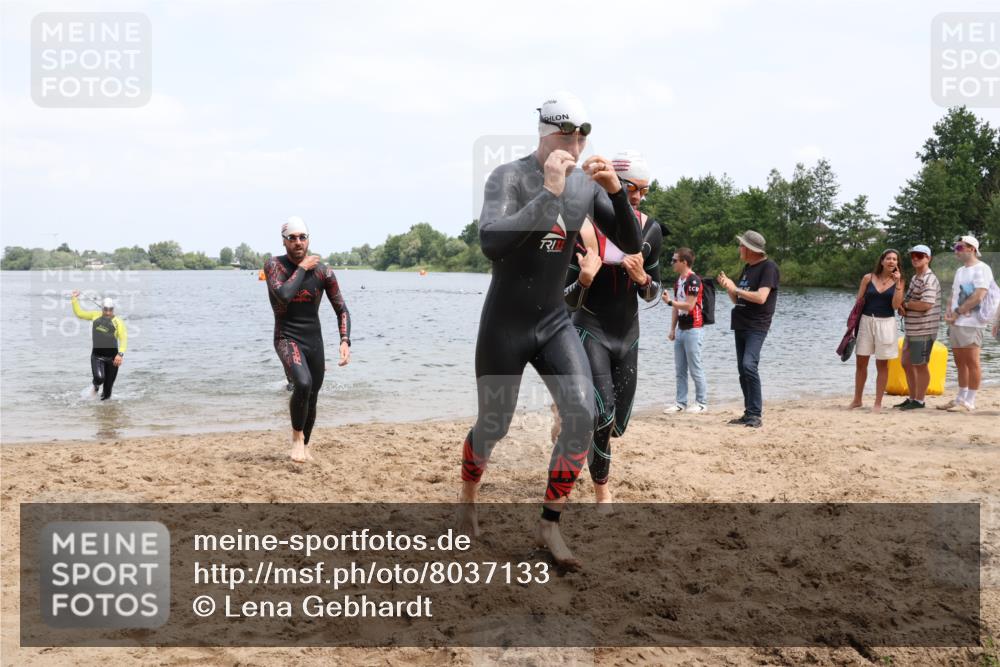 21.06.2025 - 27. Vierlanden-Triathlon Lena Gebhardt http://msf.ph/oto/8037133 15.06.2025 12:03:29 Schwimmen 1004, 1005, 1006, 1007, 1008 meine-sportfotos.de