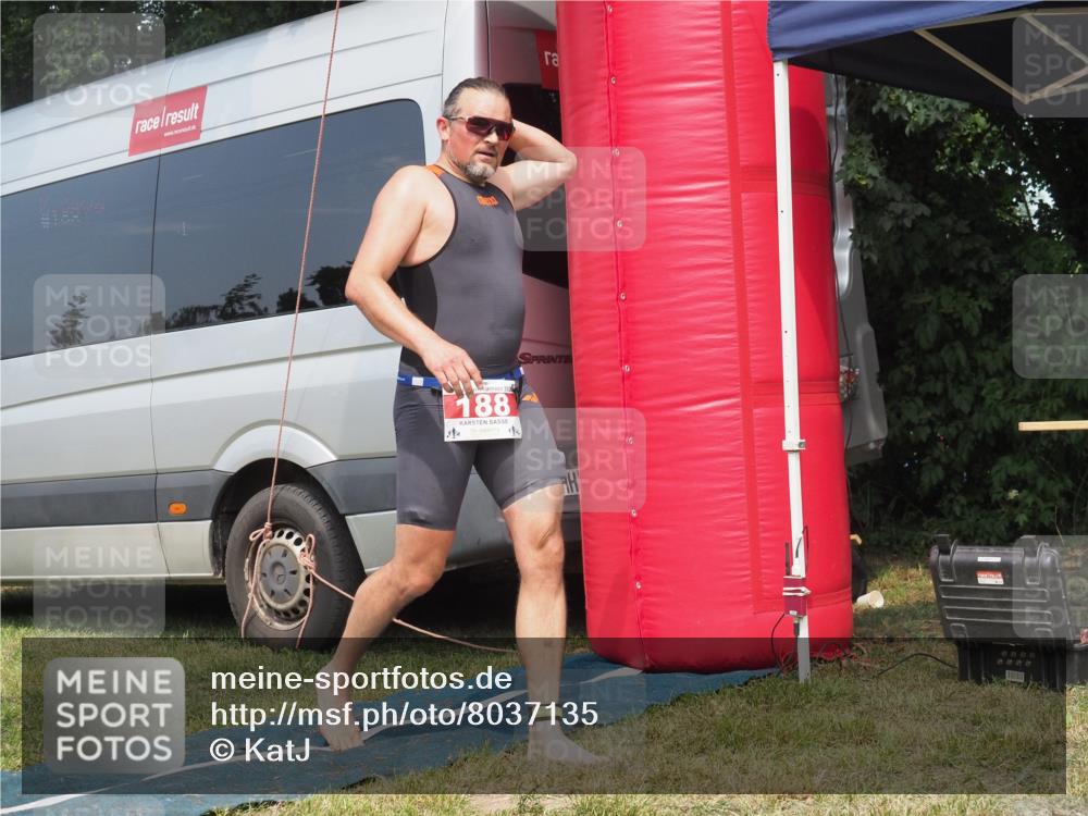 15.06.2025 - 27. Vierlanden-Triathlon KatJ http://msf.ph/oto/8037135 15.06.2025 11:27:01 Schwimmen 900 meine-sportfotos.de