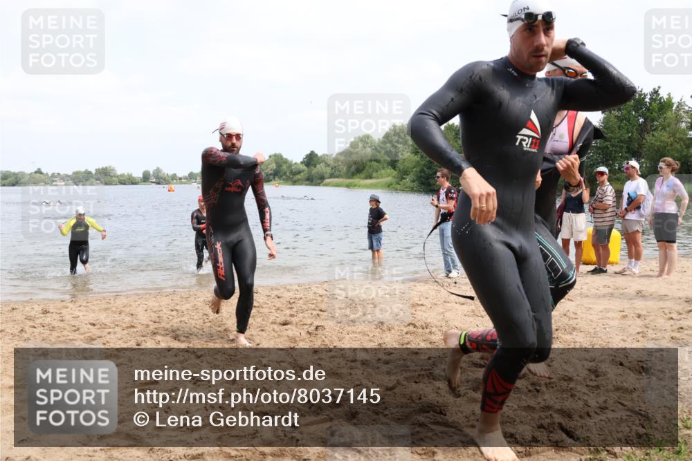 21.06.2025 - 27. Vierlanden-Triathlon Lena Gebhardt http://msf.ph/oto/8037145 15.06.2025 12:03:29 Schwimmen 1004, 1005, 1006, 1007, 1008 meine-sportfotos.de