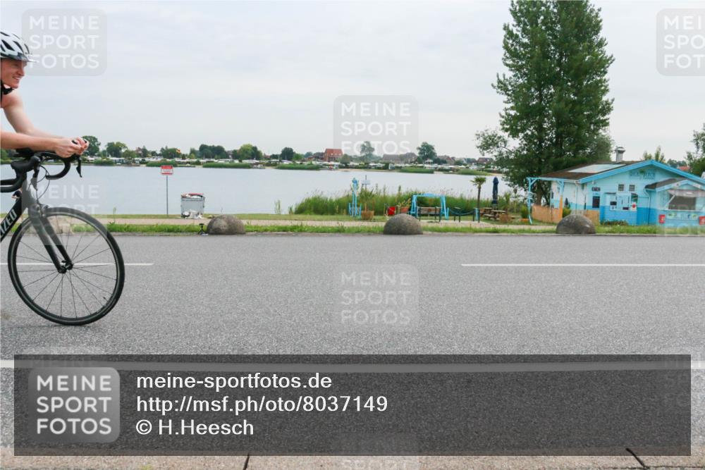 15.06.2025 - 27. Vierlanden-Triathlon H.Heesch http://msf.ph/oto/8037149 15.06.2025 10:50:11 Radfahren 39, 54, 225, 409 meine-sportfotos.de
