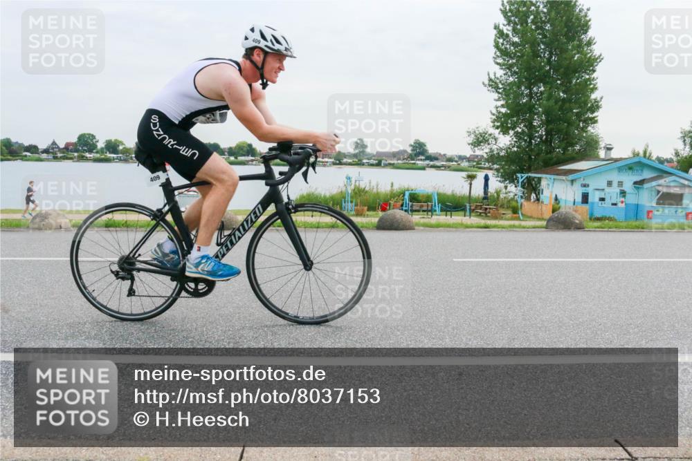 15.06.2025 - 27. Vierlanden-Triathlon H.Heesch http://msf.ph/oto/8037153 15.06.2025 10:50:11 Radfahren 39, 54, 225, 409 meine-sportfotos.de