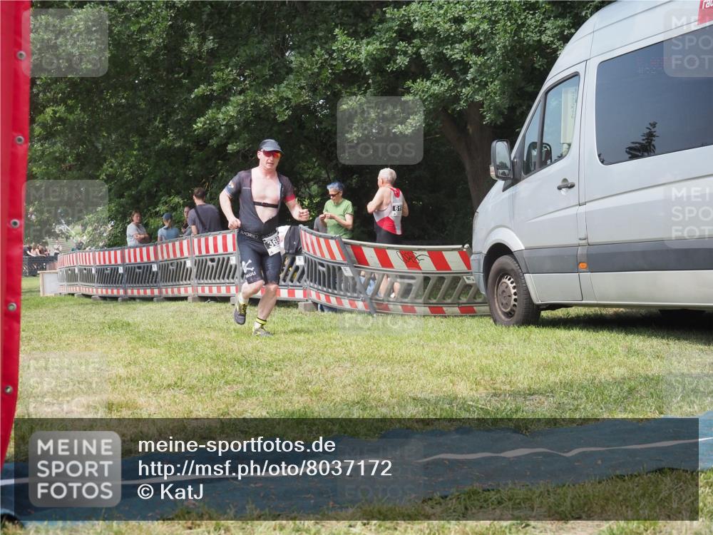 15.06.2025 - 27. Vierlanden-Triathlon KatJ http://msf.ph/oto/8037172 15.06.2025 11:27:16 Schwimmen 884, 886, 961 meine-sportfotos.de