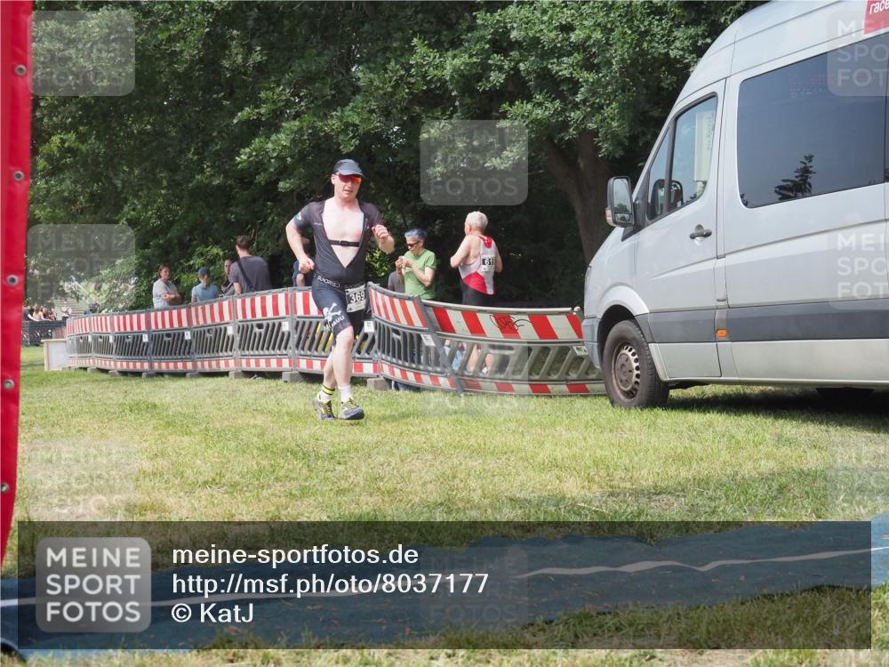 15.06.2025 - 27. Vierlanden-Triathlon KatJ http://msf.ph/oto/8037177 15.06.2025 11:27:17 Schwimmen 884, 886, 961 meine-sportfotos.de