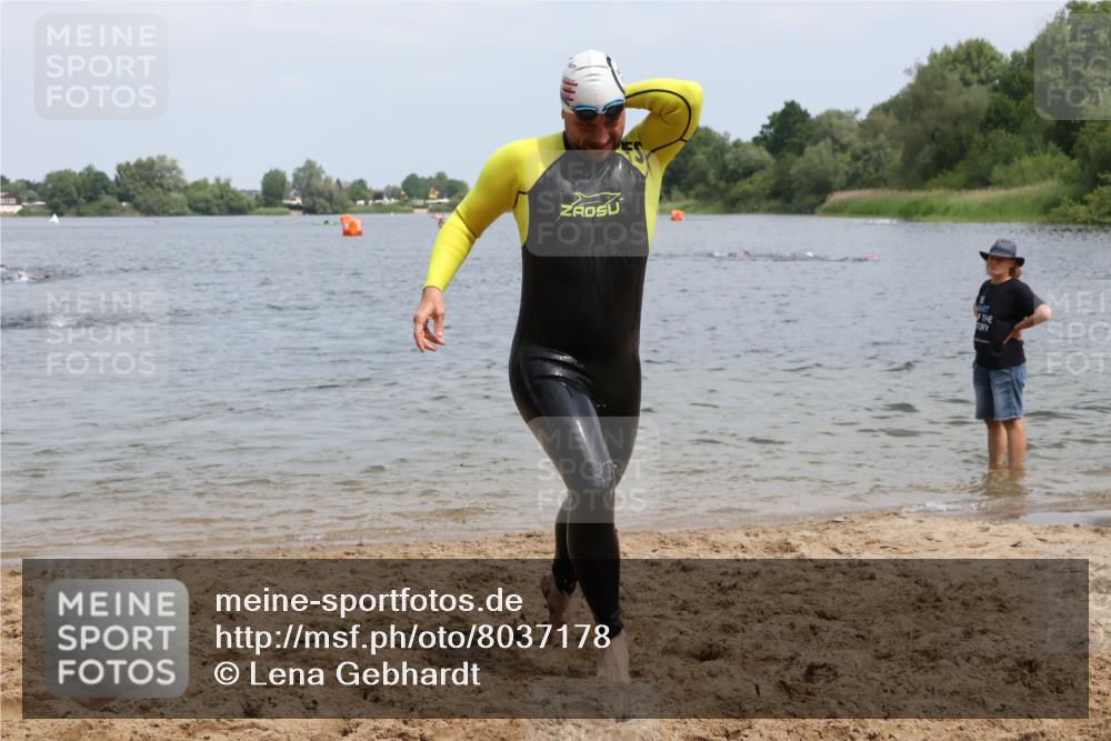 21.06.2025 - 27. Vierlanden-Triathlon Lena Gebhardt http://msf.ph/oto/8037178 15.06.2025 12:03:32 Schwimmen 1004, 1005, 1006, 1007, 1008 meine-sportfotos.de