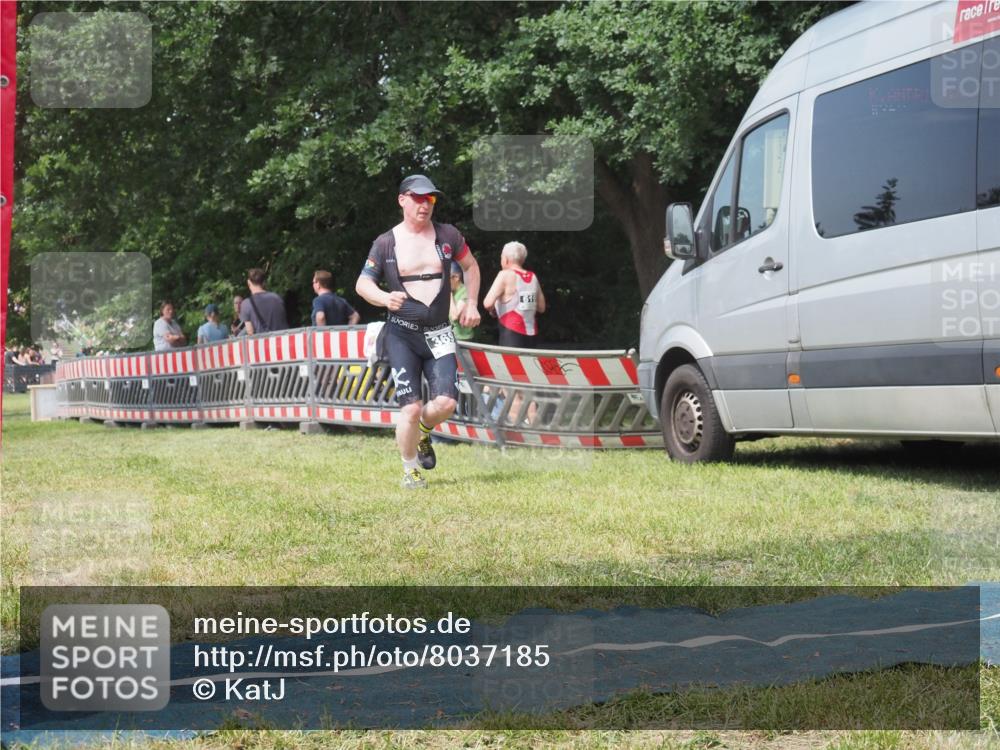 15.06.2025 - 27. Vierlanden-Triathlon KatJ http://msf.ph/oto/8037185 15.06.2025 11:27:17 Schwimmen 884, 886, 961 meine-sportfotos.de