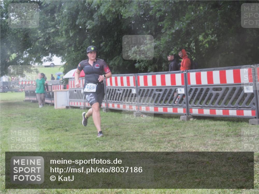 21.06.2025 - 27. Vierlanden-Triathlon KatJ http://msf.ph/oto/8037186 15.06.2025 14:17:40 Ziel 1169 meine-sportfotos.de