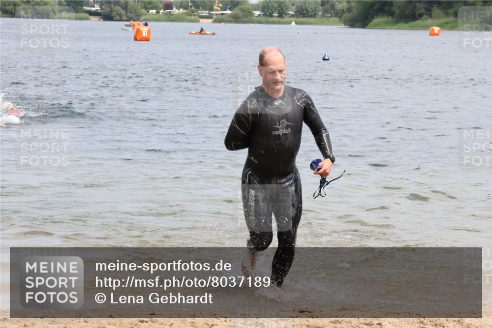 21.06.2025 - 27. Vierlanden-Triathlon Lena Gebhardt http://msf.ph/oto/8037189 15.06.2025 12:03:53 Schwimmen 994 meine-sportfotos.de