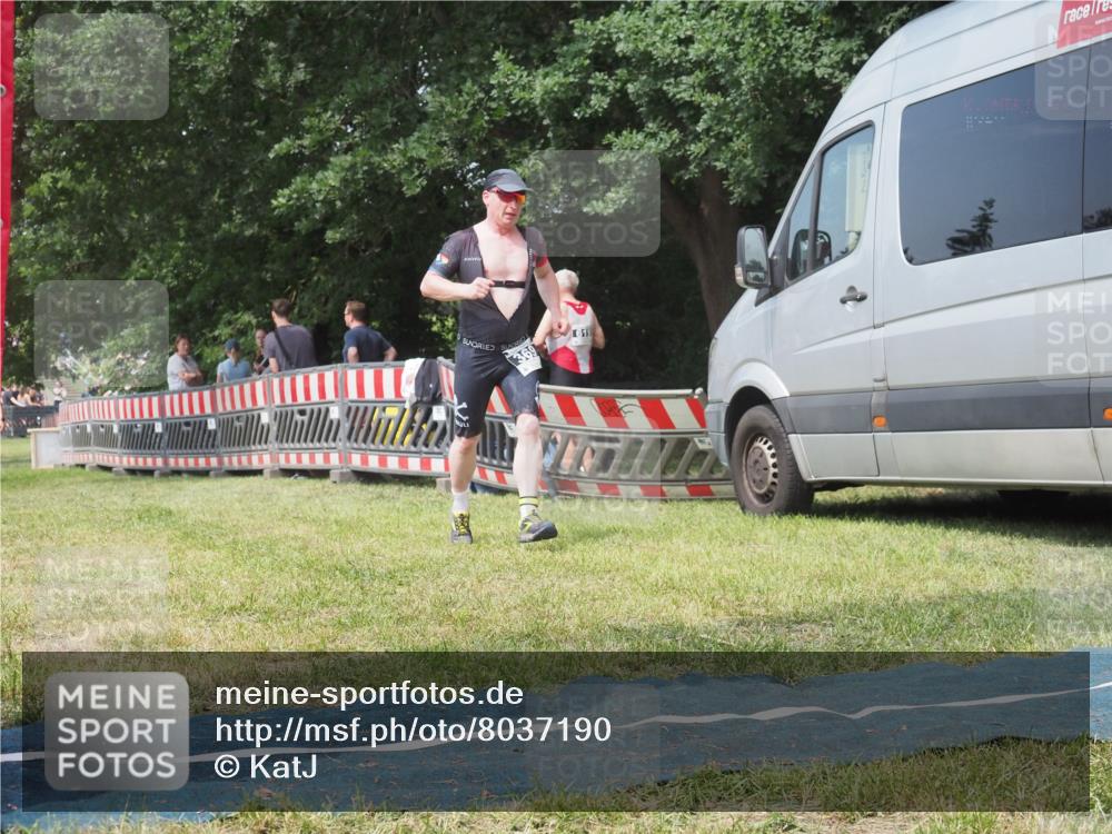 15.06.2025 - 27. Vierlanden-Triathlon KatJ http://msf.ph/oto/8037190 15.06.2025 11:27:17 Schwimmen 884, 886, 961 meine-sportfotos.de