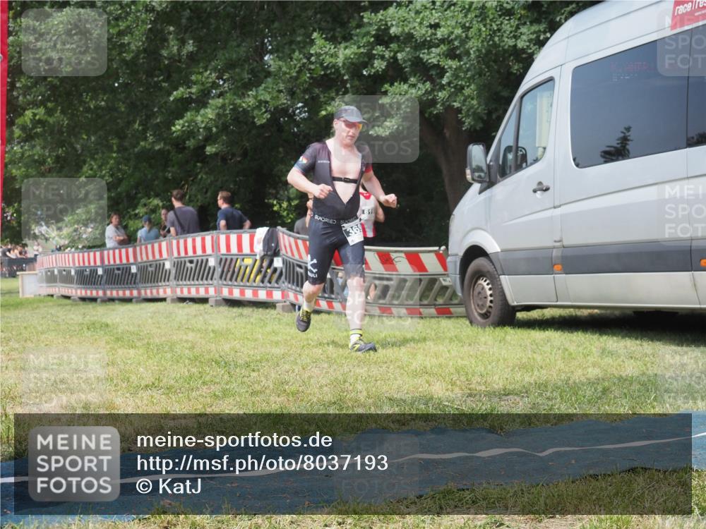 15.06.2025 - 27. Vierlanden-Triathlon KatJ http://msf.ph/oto/8037193 15.06.2025 11:27:17 Schwimmen 884, 886, 961 meine-sportfotos.de