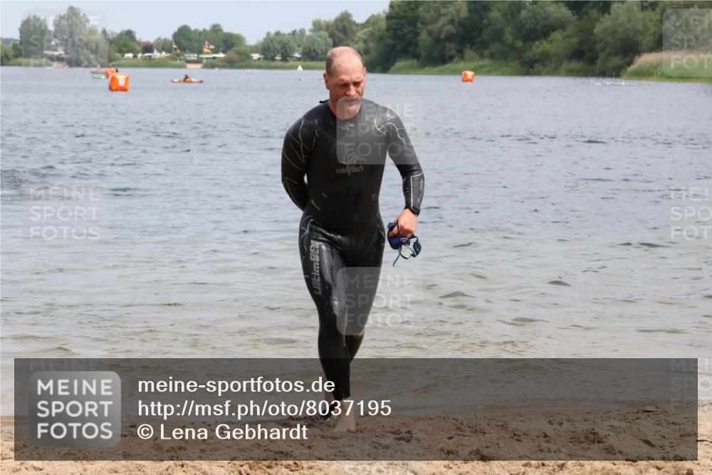 21.06.2025 - 27. Vierlanden-Triathlon Lena Gebhardt http://msf.ph/oto/8037195 15.06.2025 12:03:54 Schwimmen 994 meine-sportfotos.de